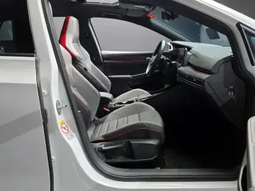 2023 Volkswagen Golf с пробегом 19 673 км