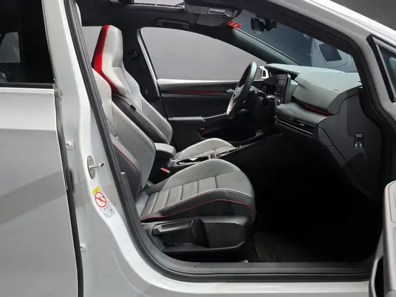 2023 Volkswagen Golf с пробегом 19 673 км