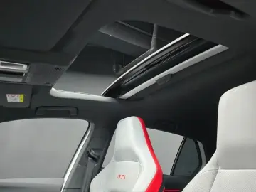 2023 Volkswagen Golf с пробегом 19 673 км