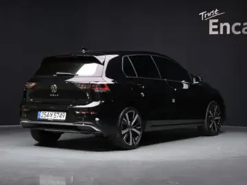 2025 Volkswagen Golf с пробегом 12 799 км