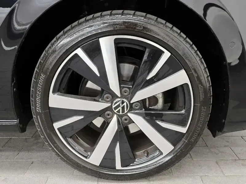 2025 Volkswagen Golf с пробегом 12 799 км