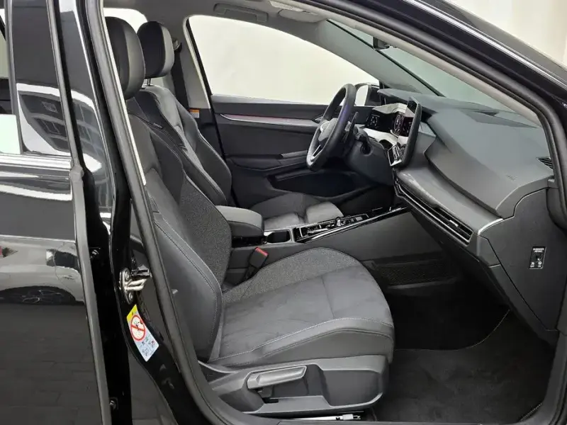 2025 Volkswagen Golf с пробегом 12 799 км