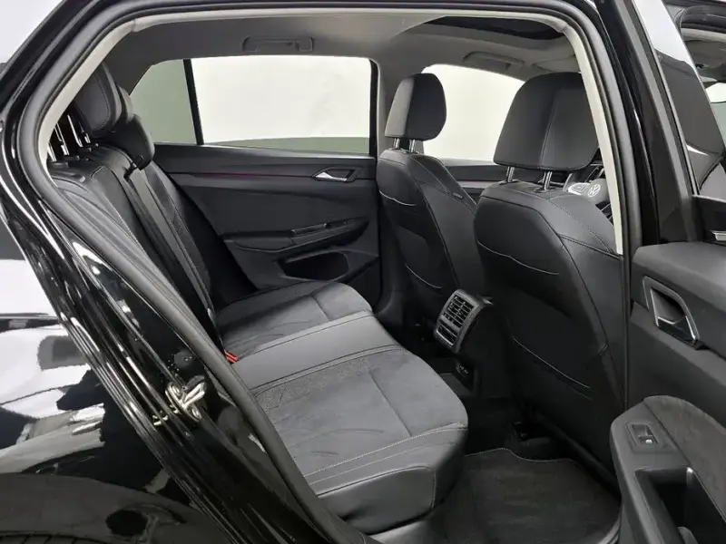 2025 Volkswagen Golf с пробегом 12 799 км