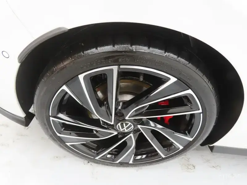 2024 Volkswagen Golf с пробегом 17 500 км