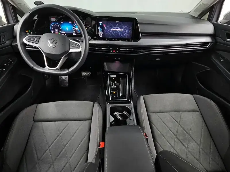 2023 Volkswagen Golf с пробегом 44 375 км