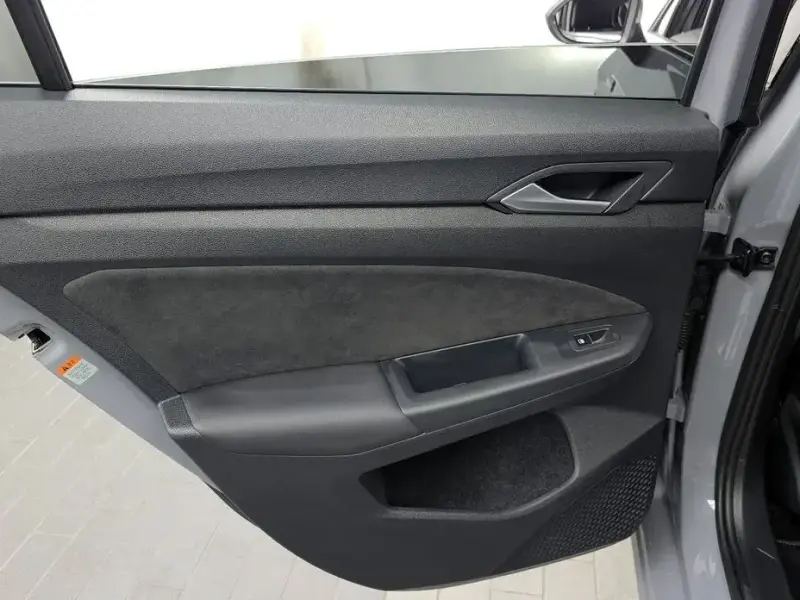 2023 Volkswagen Golf с пробегом 44 375 км