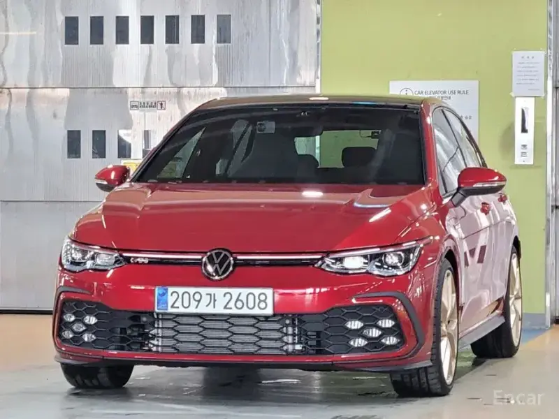2023 Volkswagen Golf с пробегом 2 100 км