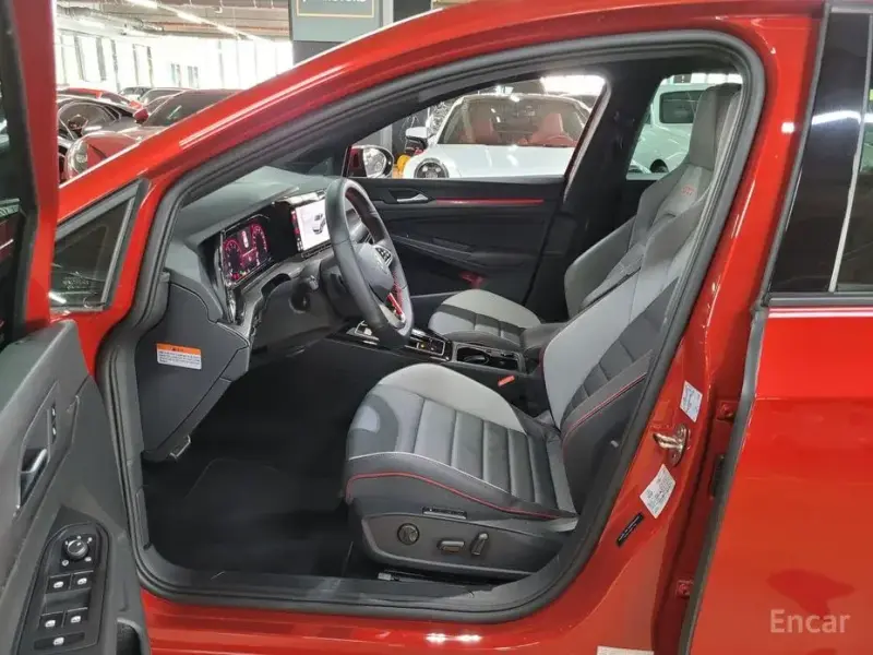 2023 Volkswagen Golf с пробегом 2 100 км