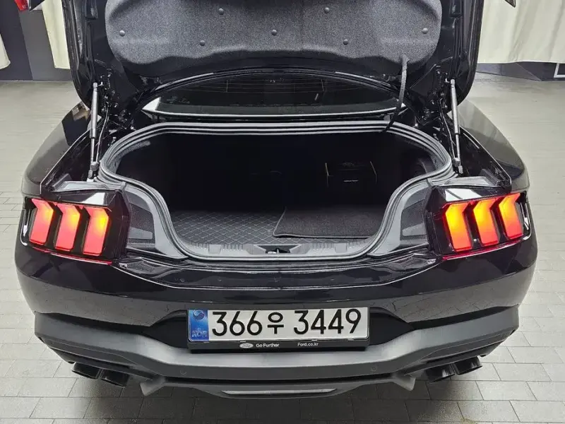 2025 Ford Mustang с пробегом 553 км