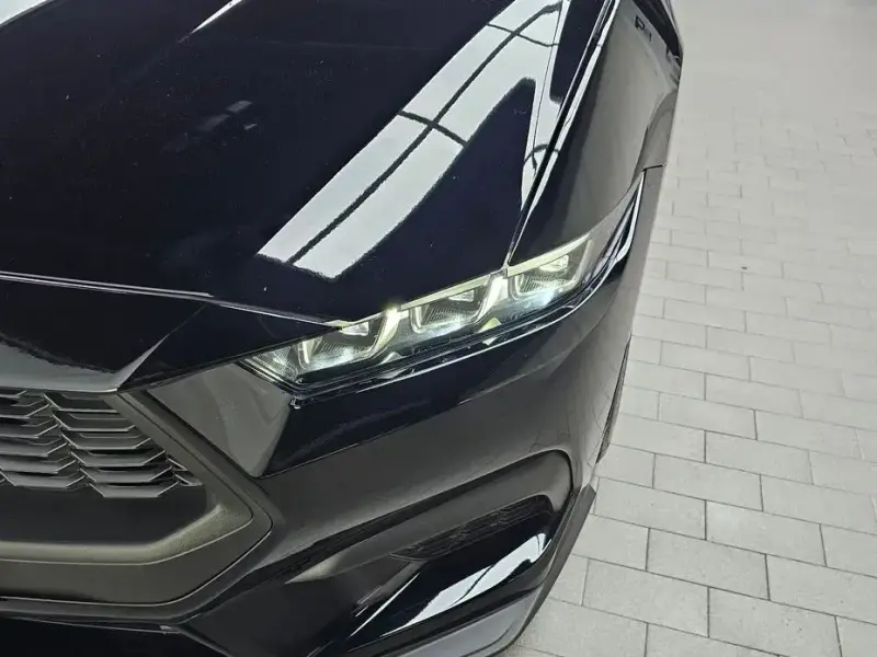 2025 Ford Mustang с пробегом 553 км