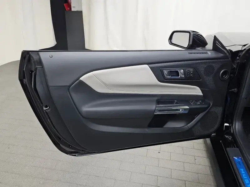 2025 Ford Mustang с пробегом 553 км