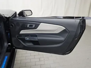 2025 Ford Mustang с пробегом 553 км