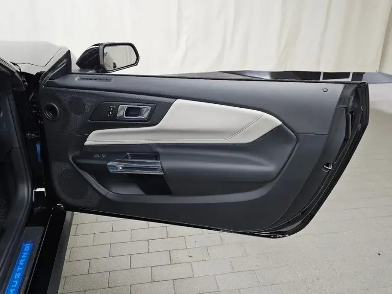 2025 Ford Mustang с пробегом 553 км