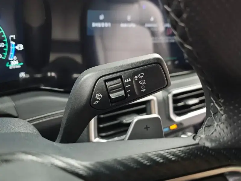 2025 Ford Mustang с пробегом 553 км