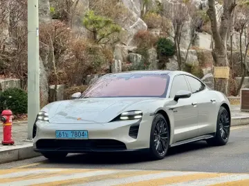 2022 Porsche Taycan с пробегом 14 900 км