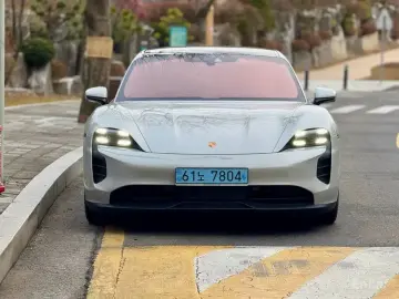 2022 Porsche Taycan с пробегом 14 900 км