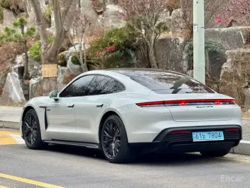 2022 Porsche Taycan с пробегом 14 900 км