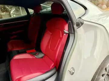 2022 Porsche Taycan с пробегом 14 900 км