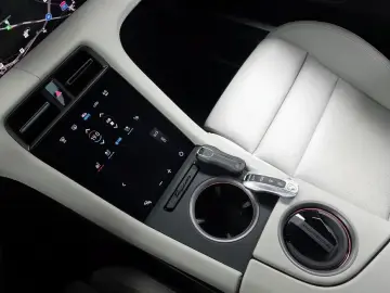 2021 Porsche Taycan с пробегом 26 960 км