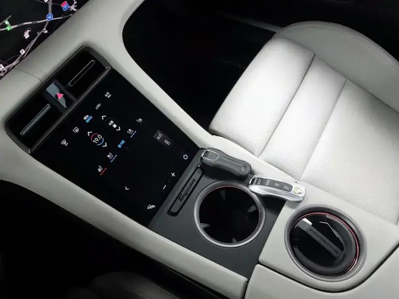 2021 Porsche Taycan с пробегом 26 960 км