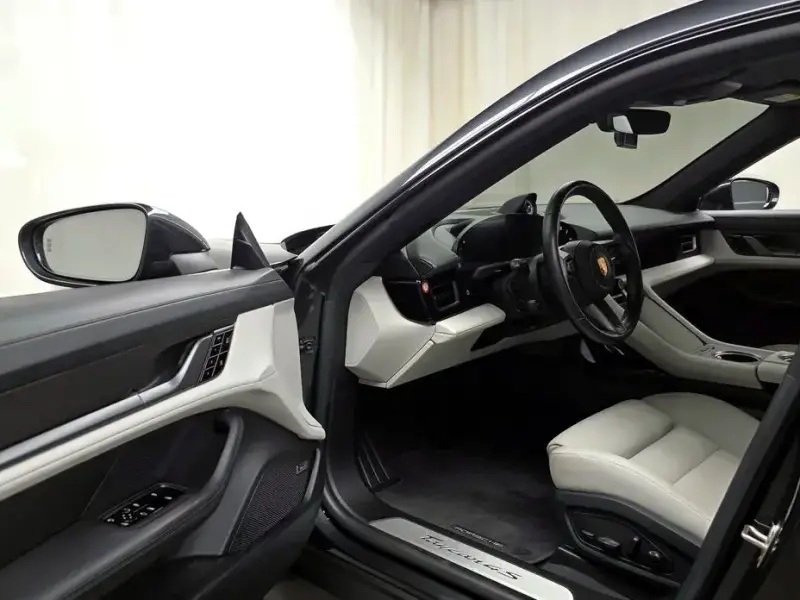 2021 Porsche Taycan с пробегом 26 960 км