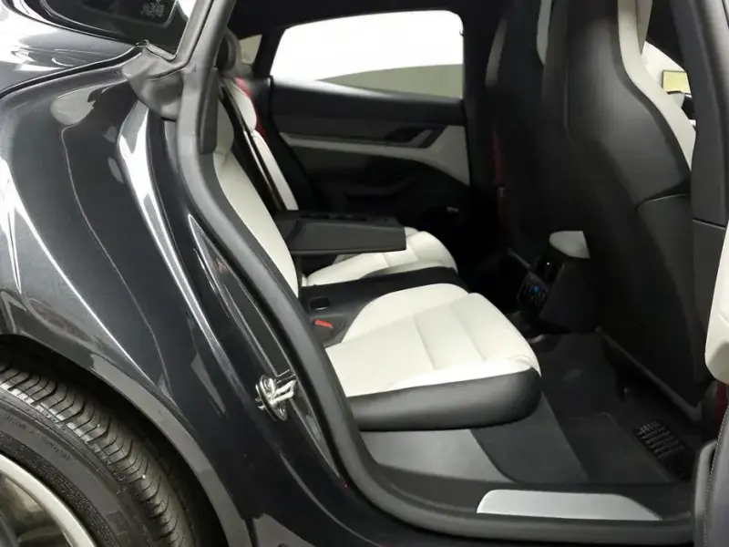 2021 Porsche Taycan с пробегом 26 960 км