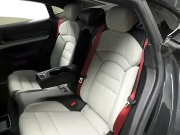 2021 Porsche Taycan с пробегом 26 960 км