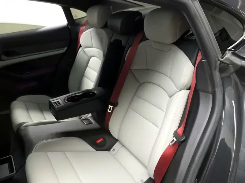 2021 Porsche Taycan с пробегом 26 960 км