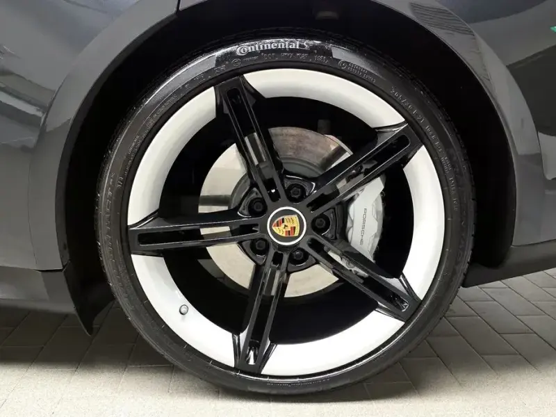 2021 Porsche Taycan с пробегом 26 960 км