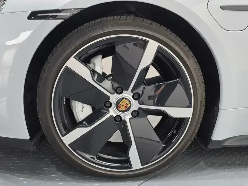 2021 Porsche Taycan с пробегом 41 328 км