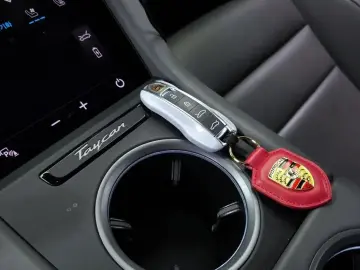 2021 Porsche Taycan с пробегом 41 328 км