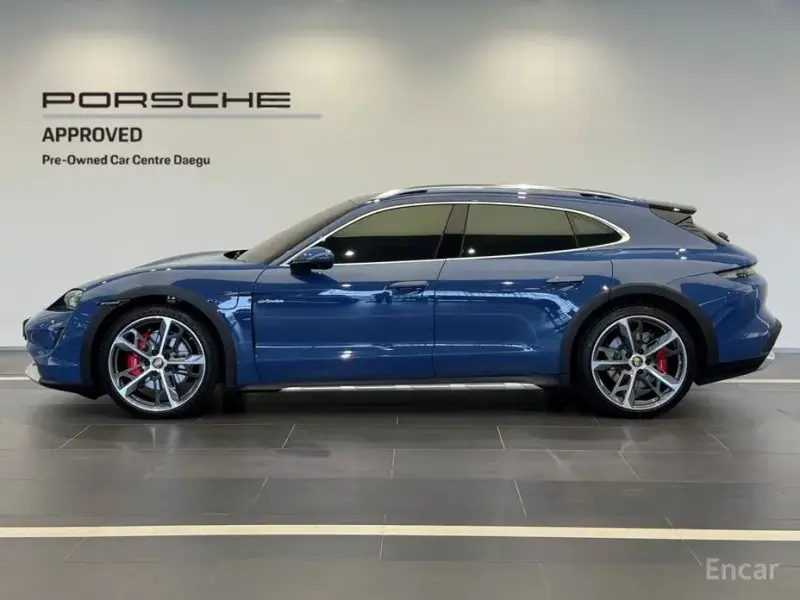 2023 Porsche Taycan с пробегом 30 836 км