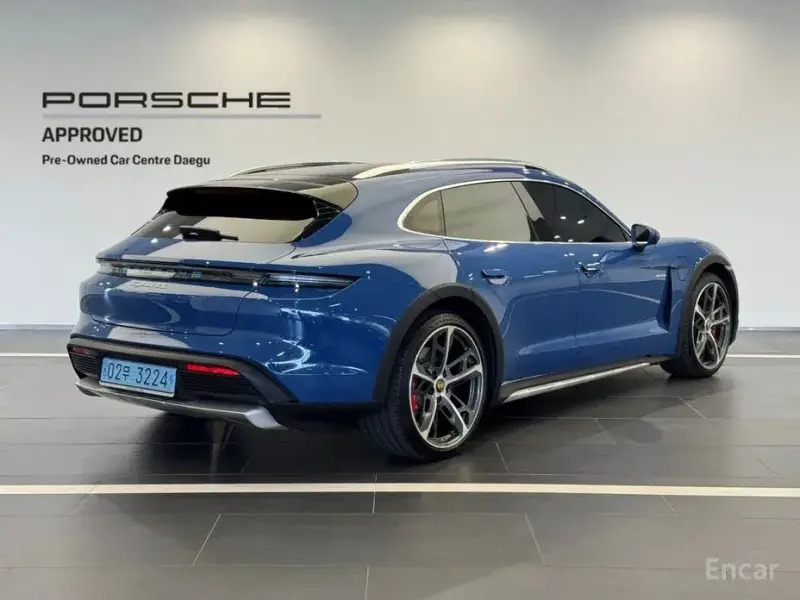 2023 Porsche Taycan с пробегом 30 836 км