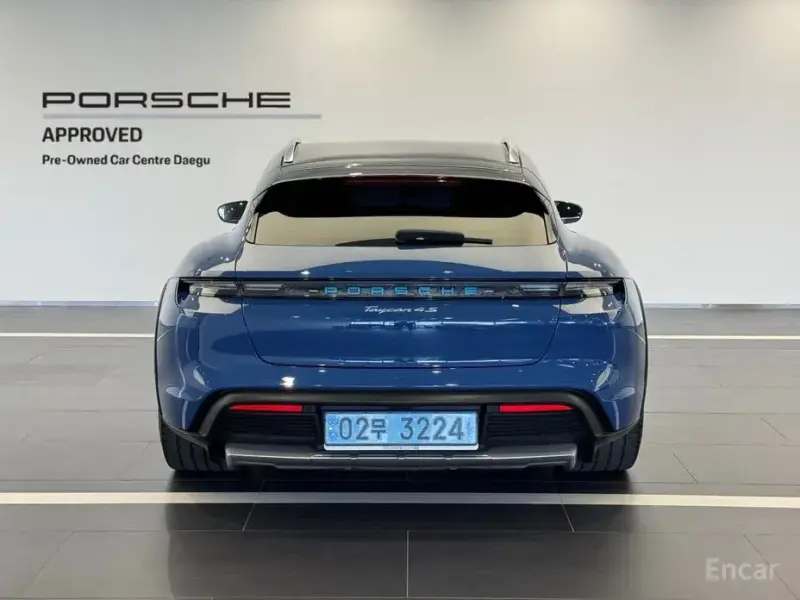 2023 Porsche Taycan с пробегом 30 836 км