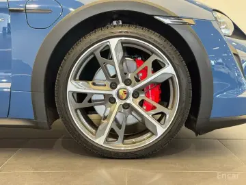 2023 Porsche Taycan с пробегом 30 836 км