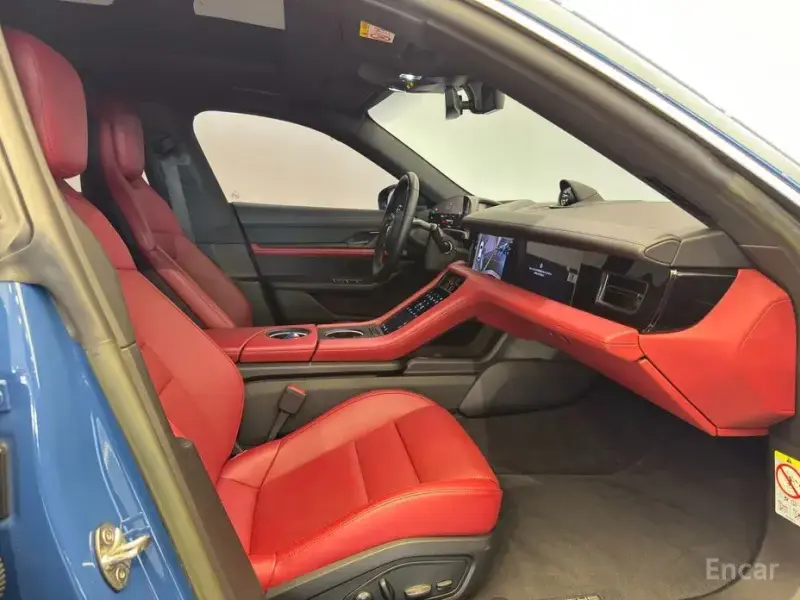 2023 Porsche Taycan с пробегом 30 836 км