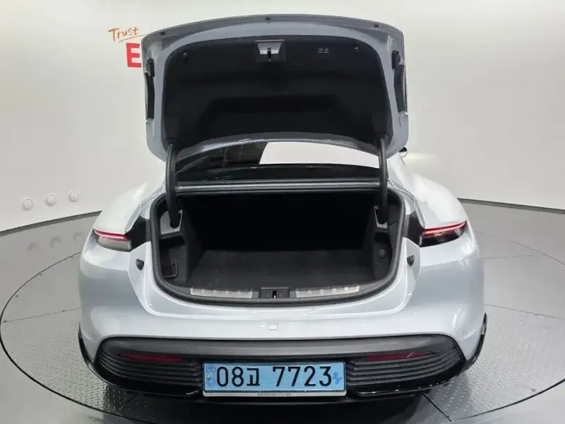 2021 Porsche Taycan с пробегом 41 328 км