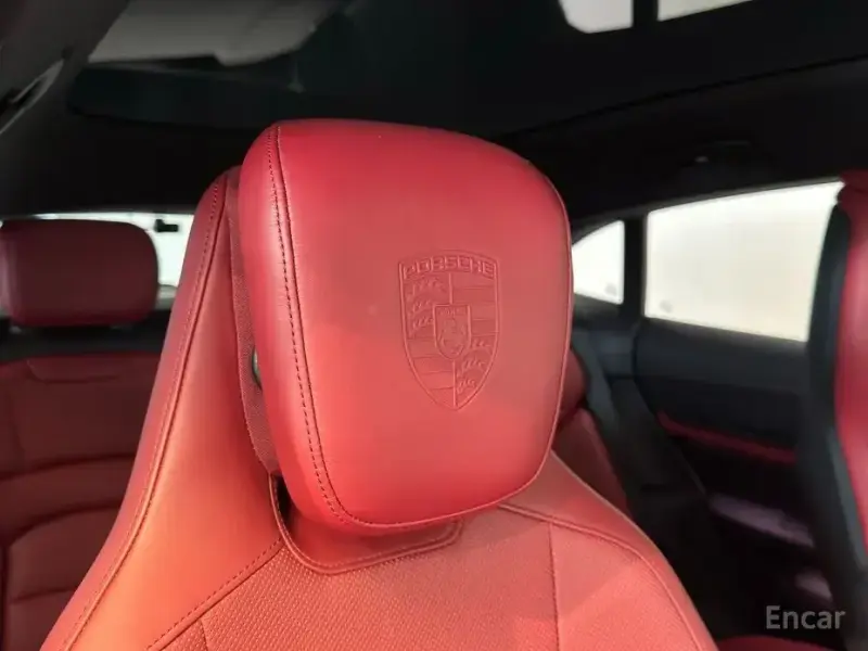2023 Porsche Taycan с пробегом 30 836 км