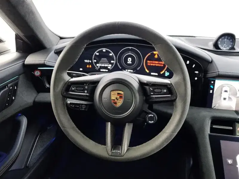 2022 Porsche Taycan с пробегом 54 452 км