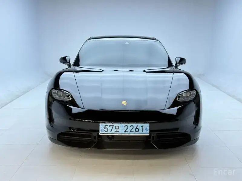 2021 Porsche Taycan с пробегом 34 000 км