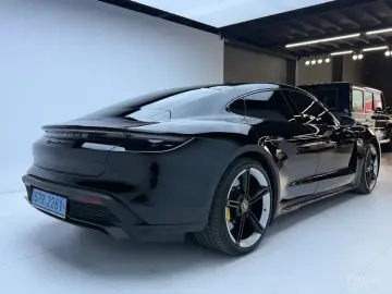 2021 Porsche Taycan с пробегом 34 000 км