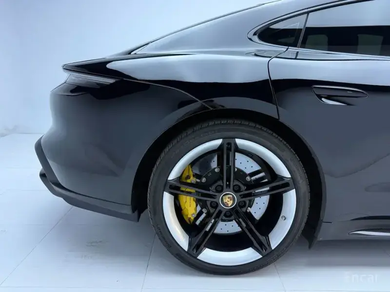 2021 Porsche Taycan с пробегом 34 000 км
