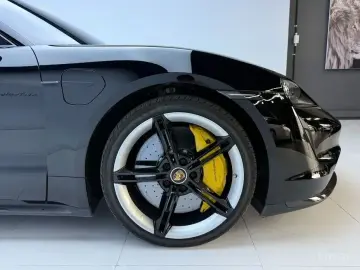 2021 Porsche Taycan с пробегом 34 000 км