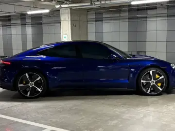 2021 Porsche Taycan с пробегом 26 500 км