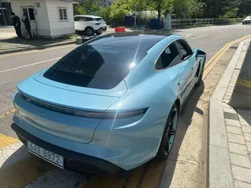 2023 Porsche Taycan с пробегом 13 000 км