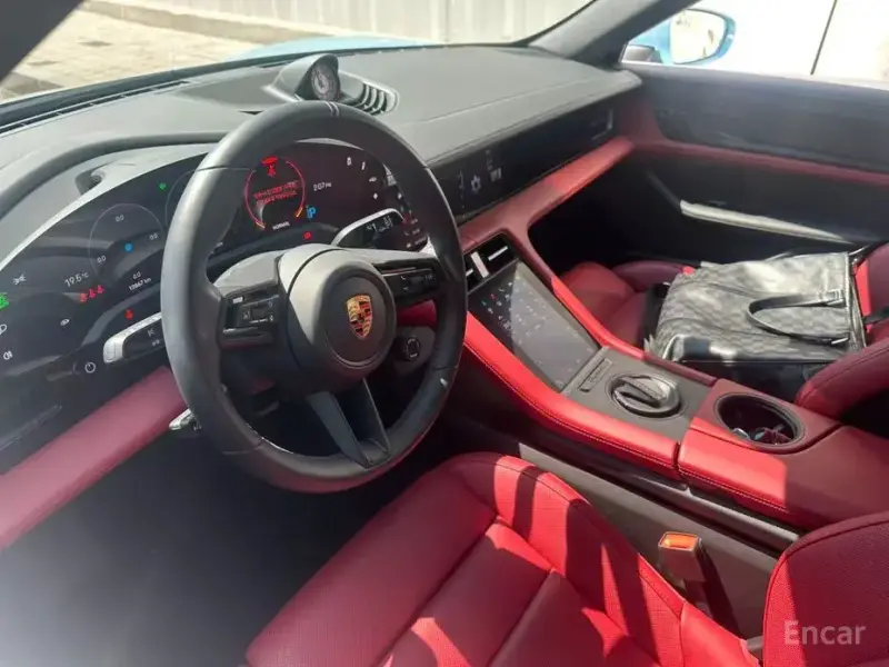 2023 Porsche Taycan с пробегом 13 000 км