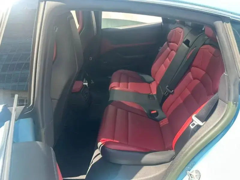 2023 Porsche Taycan с пробегом 13 000 км
