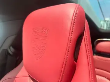 2023 Porsche Taycan с пробегом 13 000 км