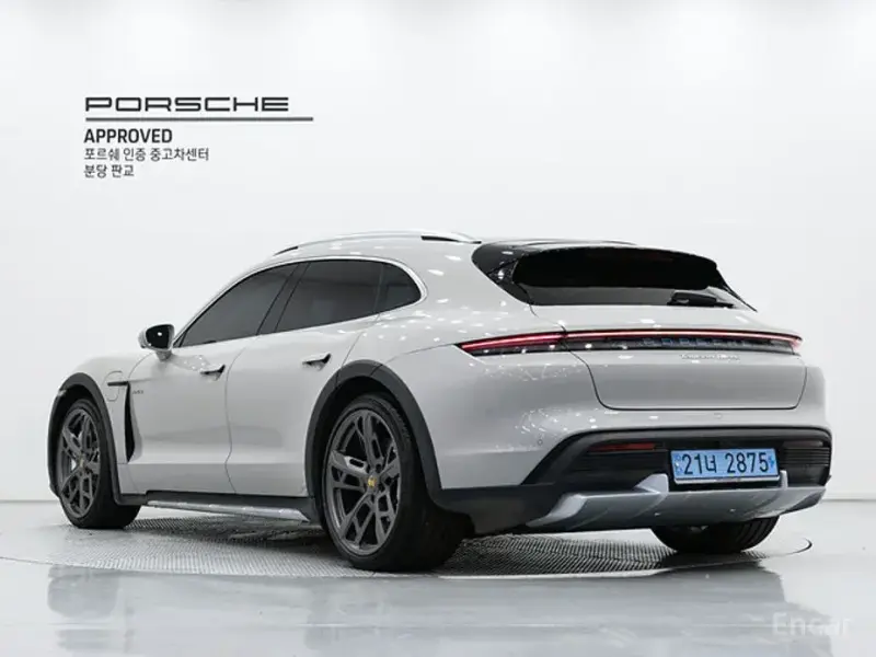 2023 Porsche Taycan с пробегом 21 090 км