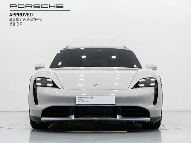 2023 Porsche Taycan с пробегом 21 090 км